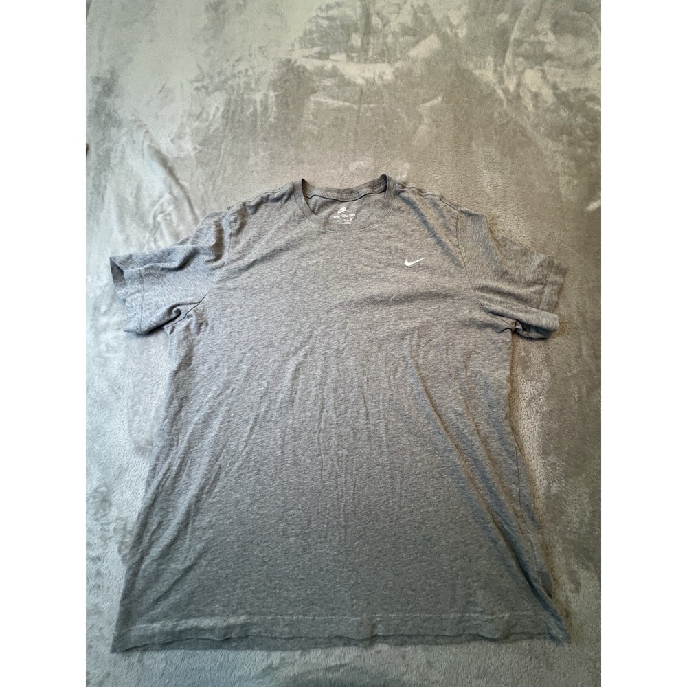Nike Tee Mens Shirt XL Gray Small Swoosh Logo Athletic Casual Cotton The Nike Te